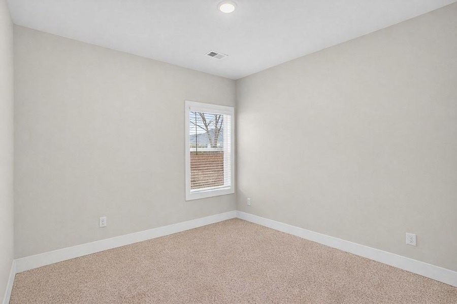 Spacious, unfurnished interior of a new home in The Fairways at Mirror Lake, Villa Rica (Image 21).