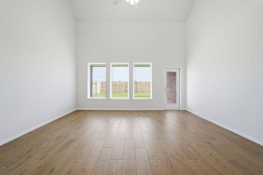 Spacious, unfurnished interior of a new home in Wildrye, Waller (Image 41).