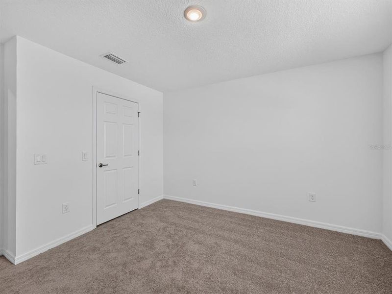 Spacious, unfurnished interior of a new home in Storey Creek, Kissimmee (Image 26).