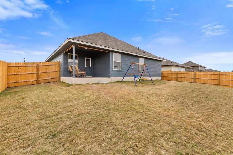 Exterior details and patio area of a home in Foxborough, Waco (Image 23).