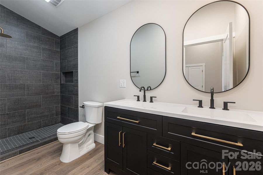 Right Wing-2nd full Bath (dual vanities)