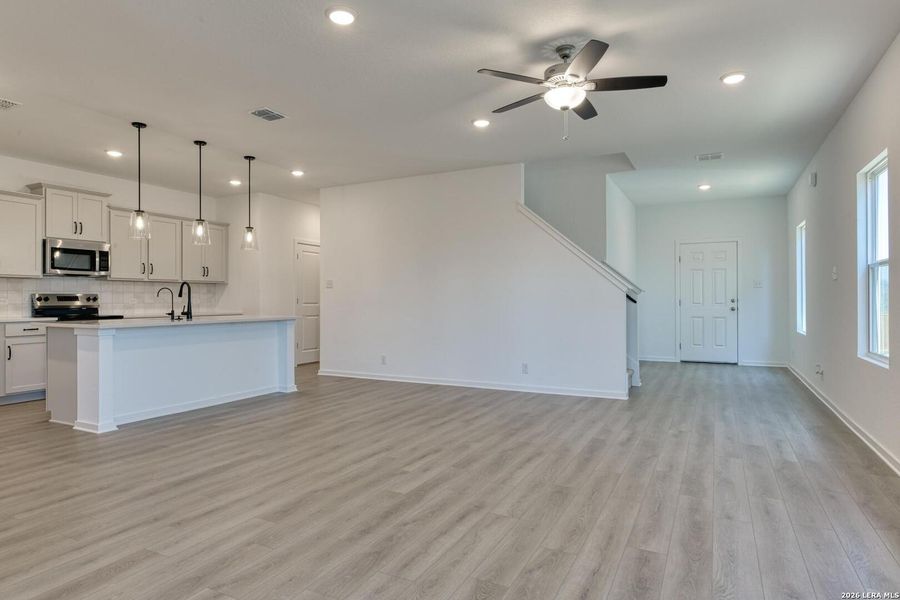 Spacious, unfurnished interior of a new home in Hennersby Hollow, San Antonio (Image 17). Spacious, unfurnished interior of a new home in Hennersby Hollow, San Antonio (Image 17).