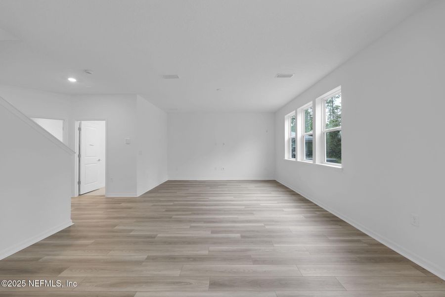 Spacious, unfurnished interior of a new home in Hyland Trail, Green Cove Springs (Image 17).