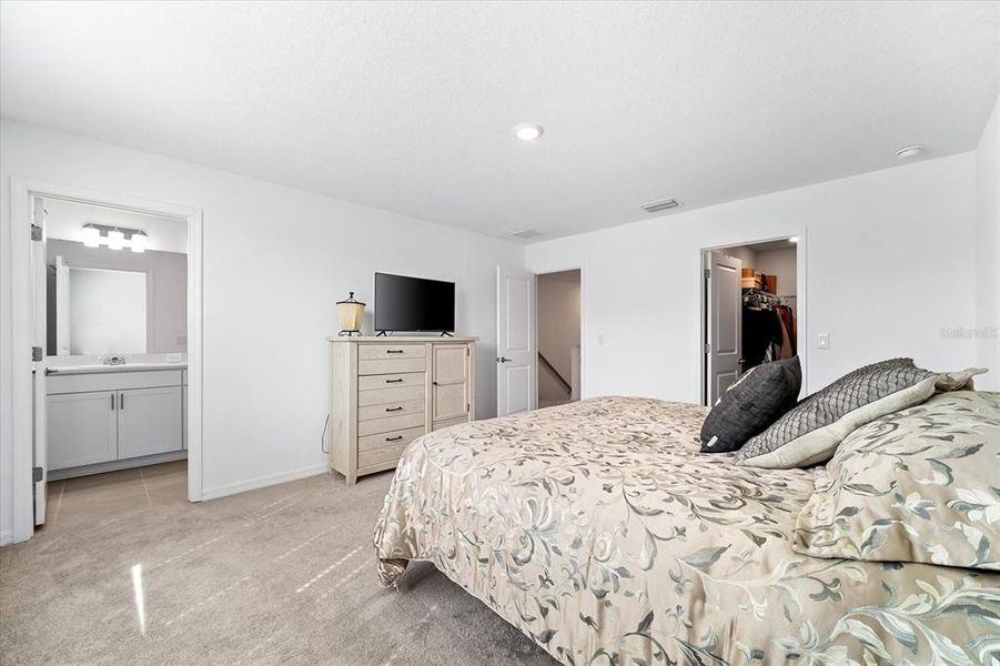 Furnished interior view inside a new home in , Sarasota (Image 38).