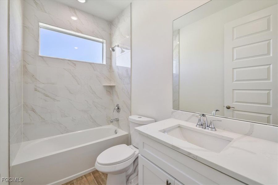 Furnished interior view inside a new home in Cape Coral, Cape Coral (Image 15).