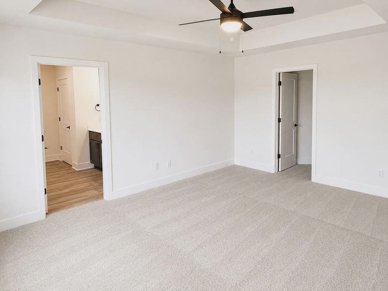 Spacious, unfurnished interior of a new home in River Ranch Trails, Dayton (Image 9).