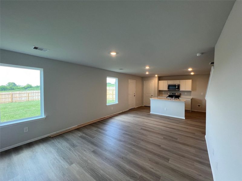 Spacious, unfurnished interior of a new home in Wilkins Valley, Brenham (Image 4).