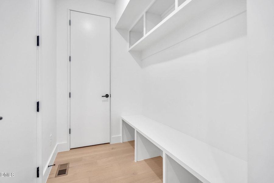 5-web-or-mls-DSC04809 5-web-or-mls-DSC04809