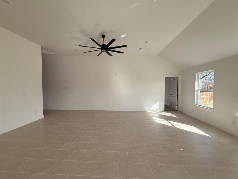 Spacious, unfurnished interior of a new home in , Mineral Wells (Image 19).