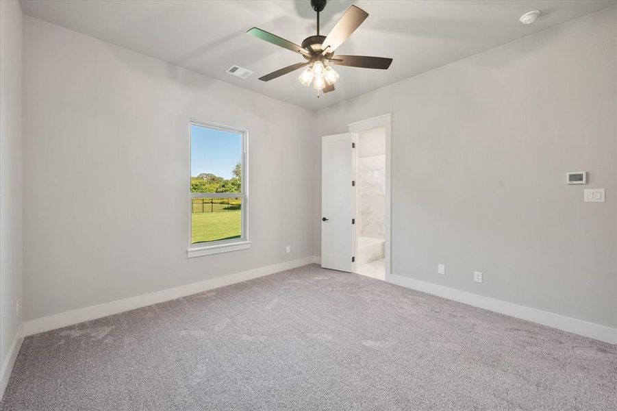 Spacious, unfurnished interior of a new home in , Arlington (Image 25).