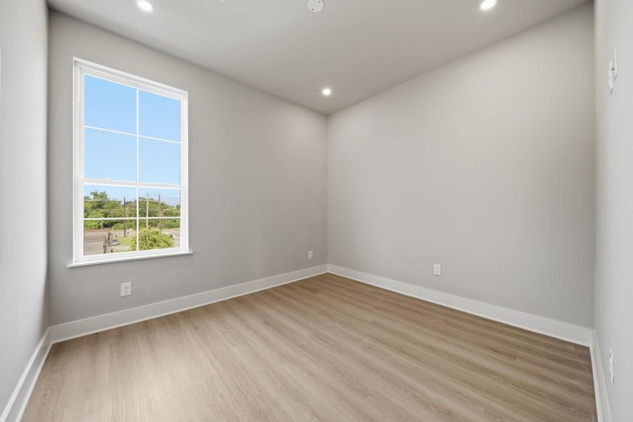 Spacious, unfurnished interior of a new home in , Houston (Image 23).
