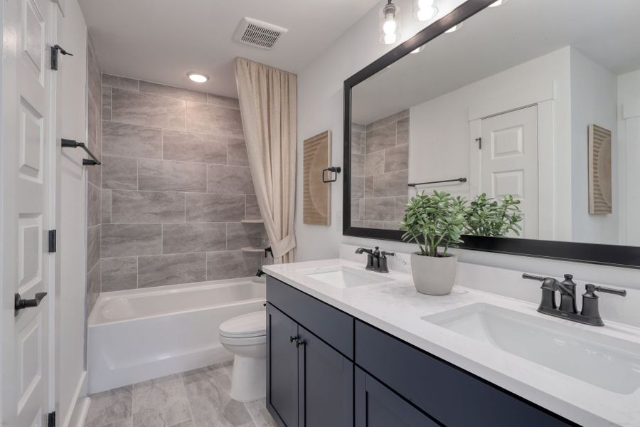 Representative furnished interior of a home built from the Vanderbilt by Pulte Homes in Indigo Bay, Myrtle Beach (Image 20).