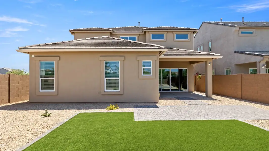 Exterior details and patio area of a home in Aloravita, Peoria (Image 27).