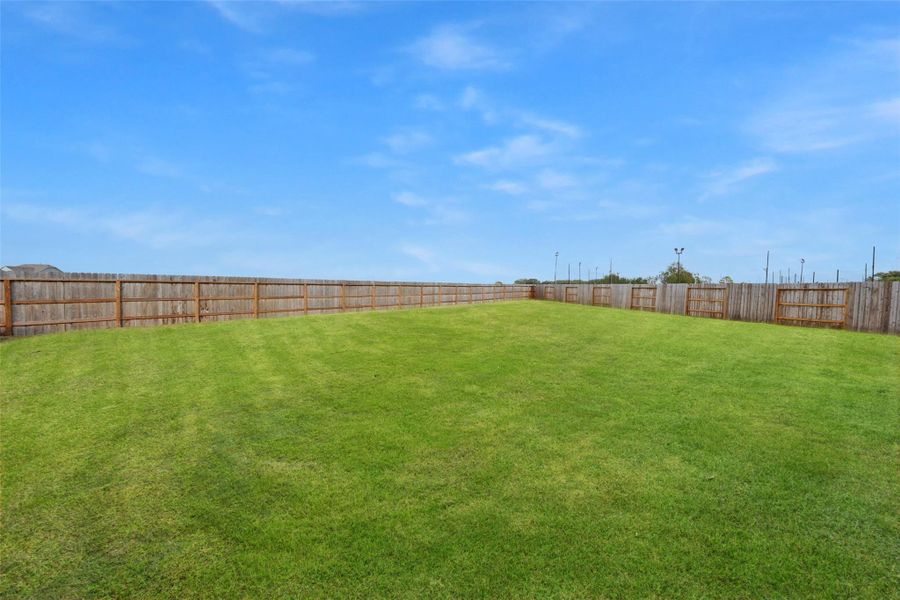 Exterior details and patio area of a home in , Katy (Image 4).