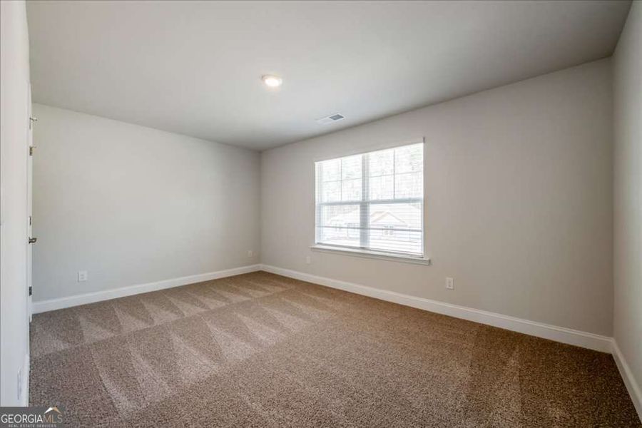 Spacious, unfurnished interior of a new home in Carson's Walk, Macon (Image 34).