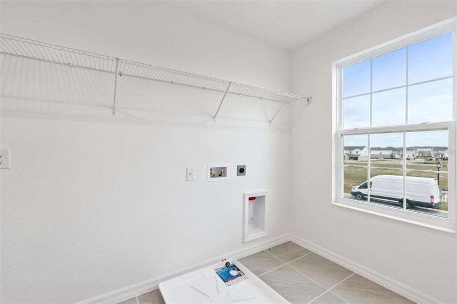 Spacious, unfurnished interior of a new home in Trinity Lakes, Groveland (Image 27).