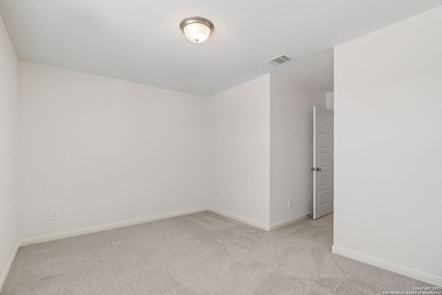Spacious, unfurnished interior of a new home in Thomas Pond, San Antonio (Image 48). Spacious, unfurnished interior of a new home in Thomas Pond, San Antonio (Image 48).