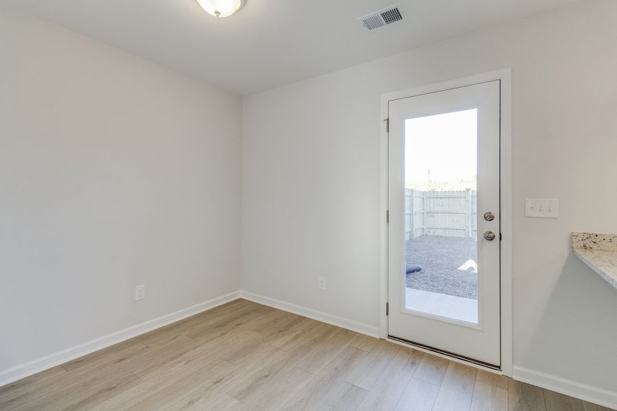 Spacious, unfurnished interior of a new home in Astoria, Columbia (Image 18).