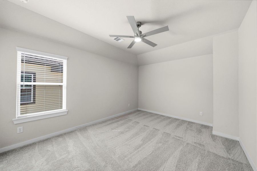 Spacious, unfurnished interior of a new home in Barton Creek Ranch, Conroe (Image 22).