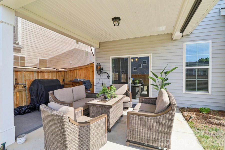 Exterior details and patio area of a home in Hadleigh Park, Lexington (Image 21).