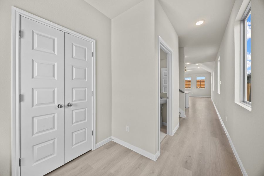 Spacious, unfurnished interior of a new home in Trinity Ranch, Elgin (Image 17).