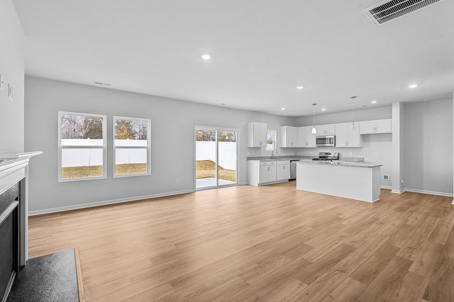 Spacious, unfurnished interior of a new home in Hanes Lake, Winston-Salem (Image 19).