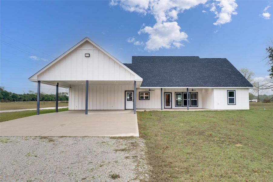 Exterior details and patio area of a home in , Grapeland (Image 27).