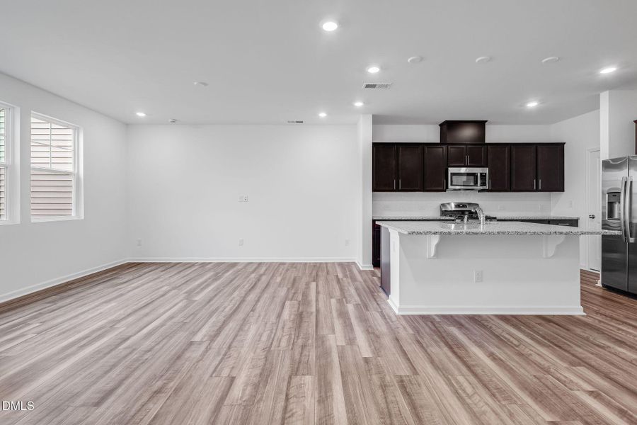 SUN_Everlee_Pic_CarsonII_QMI_237_Kitchen