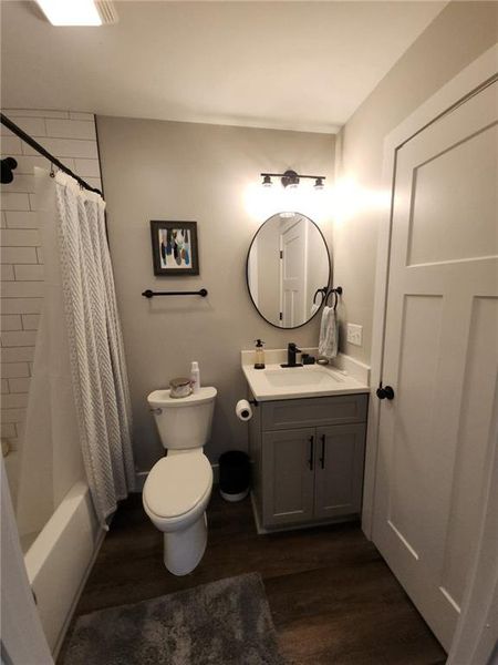 Furnished interior view inside a new home in , Elberton (Image 10).