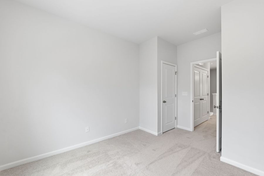 Spacious, unfurnished interior of a new home in Lakeview Village, Charlotte (Image 28).