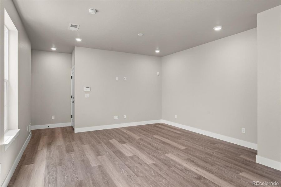 Spacious, unfurnished interior of a new home in Duet at Sterling Ranch, Littleton (Image 23).