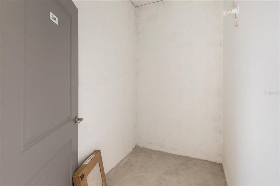 Spacious, unfurnished interior of a new home in , Venice (Image 18).