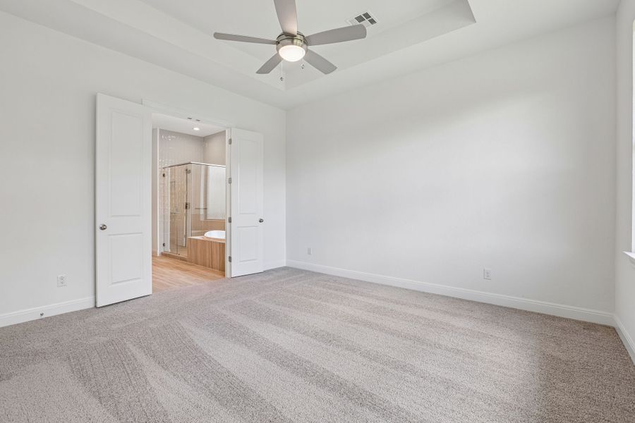 Spacious, unfurnished interior of a new home in 6 Creeks, Kyle (Image 25).