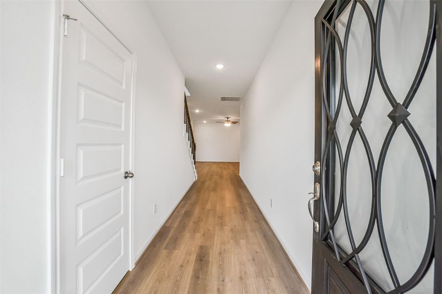 Spacious, unfurnished interior of a new home in Anderson Lake, Houston (Image 29). Spacious, unfurnished interior of a new home in Anderson Lake, Houston (Image 29).