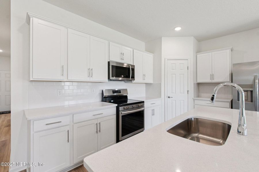 Furnished interior view inside a new home in Panther Creek, Jacksonville (Image 12).