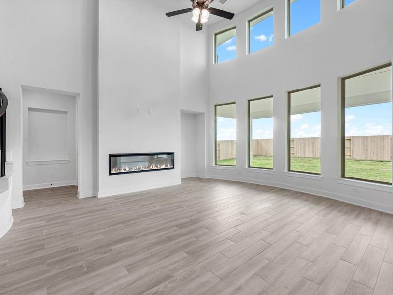 Spacious, unfurnished interior of a new home in Brookewater, Rosenberg (Image 12).