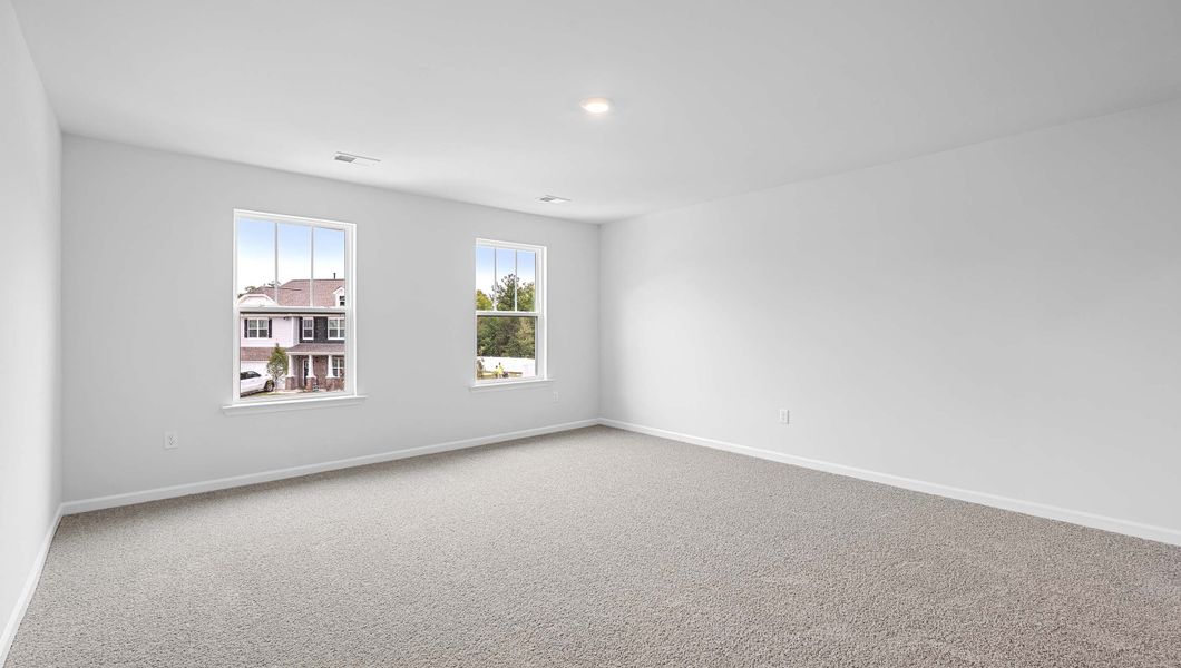 Spacious, unfurnished interior of a new home in Woodglen, Piedmont (Image 25).