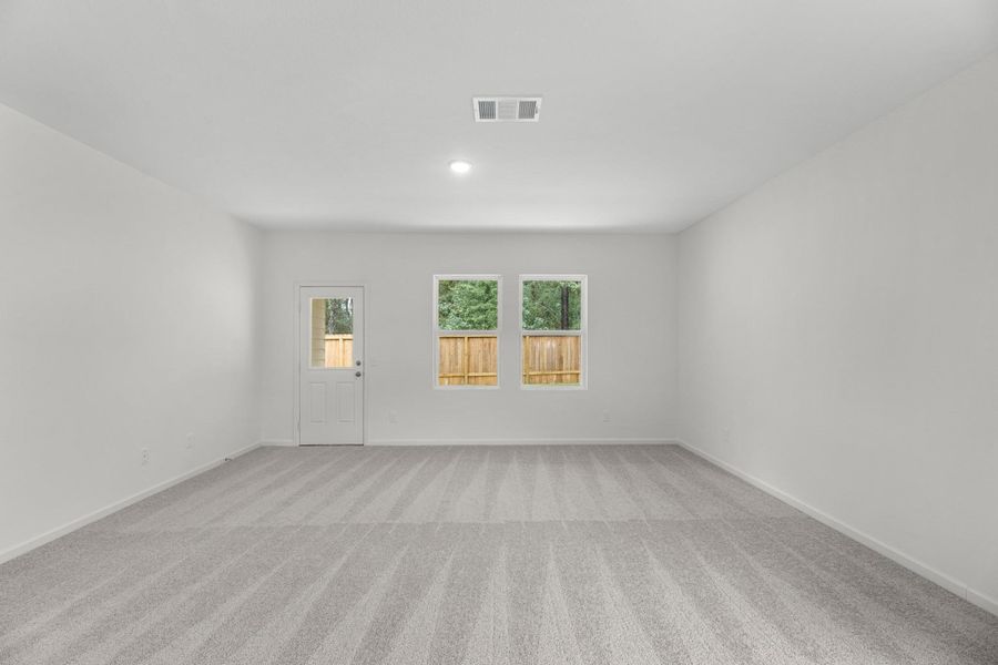 Spacious, unfurnished interior of a new home in Cedar Pointe, Crosby (Image 12).