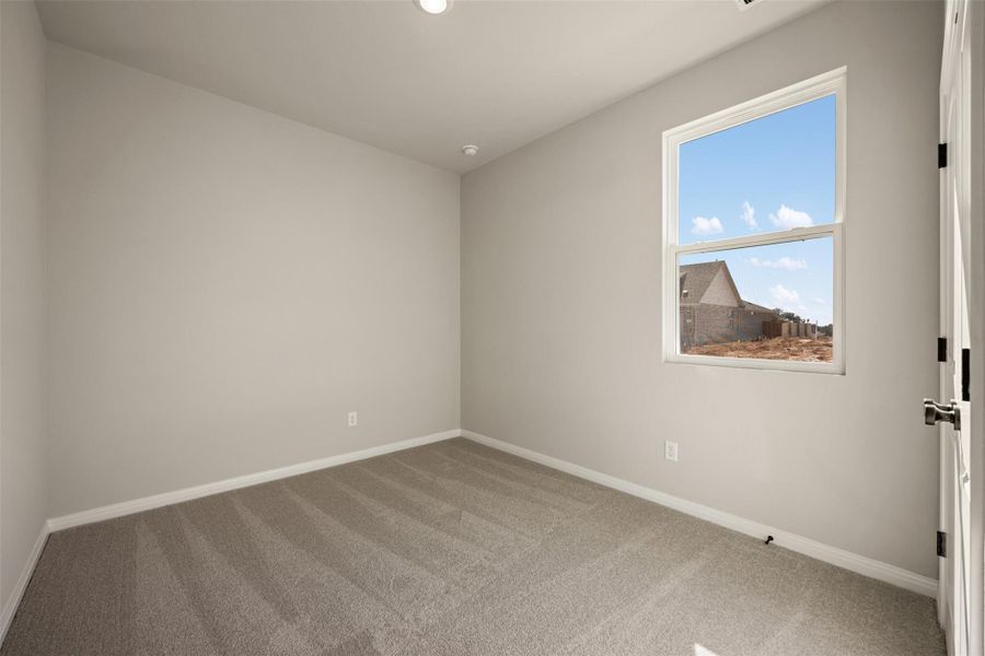 Spacious, unfurnished interior of a new home in Rolling Glen, Hutto (Image 26).