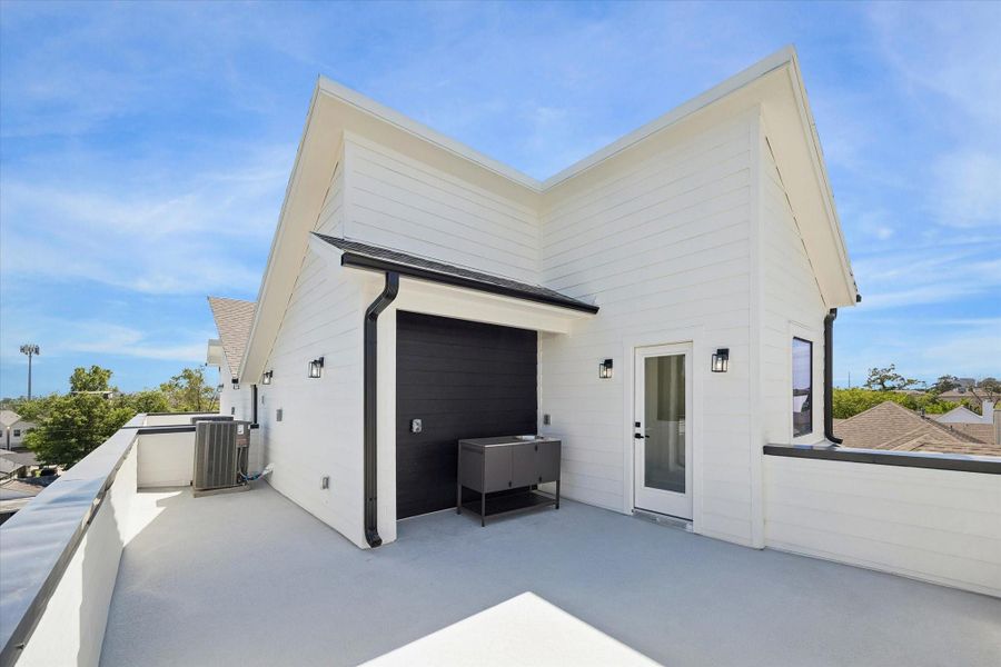 Exterior details and patio area of a home in , Houston (Image 20).
