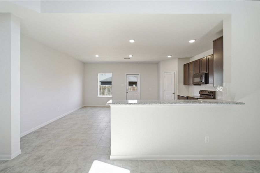 Spacious, unfurnished interior of a new home in Laurel Vistas, San Antonio (Image 46).