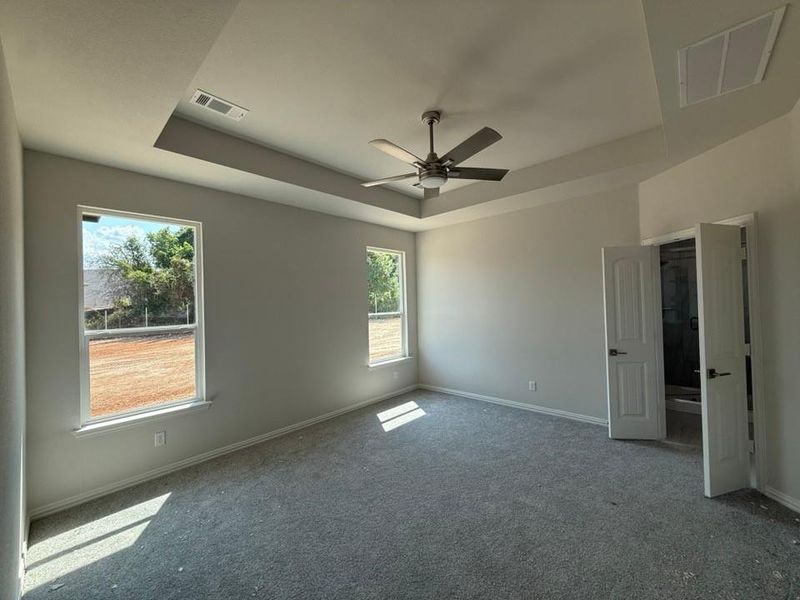 Spacious, unfurnished interior of a new home in Waterford Park, Weatherford (Image 7).
