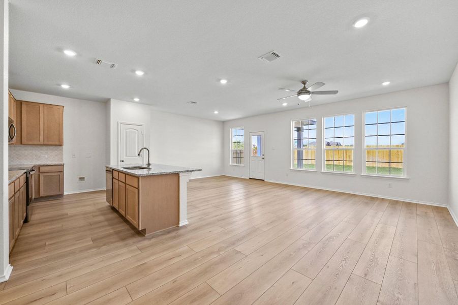 Spacious, unfurnished interior of a new home in Mustang Valley, Manor (Image 15). Spacious, unfurnished interior of a new home in Mustang Valley, Manor (Image 15).