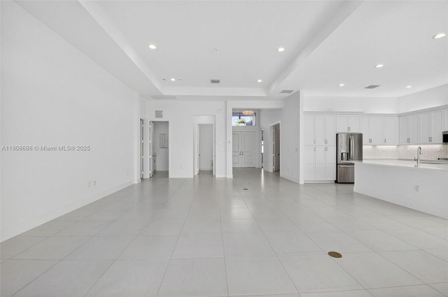 Spacious, unfurnished interior of a new home in , Boynton Beach (Image 68).