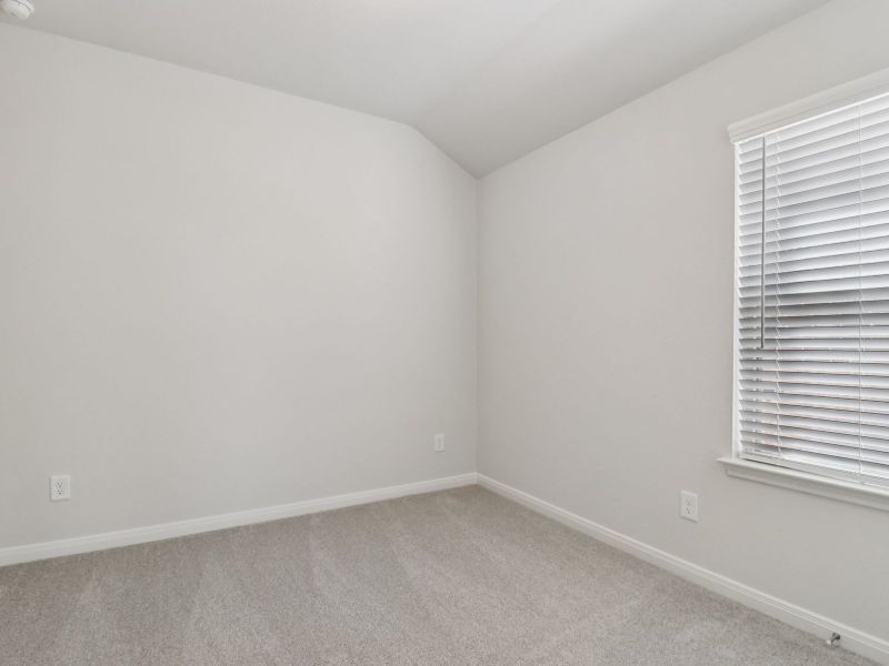 Spacious, unfurnished interior of a new home in Lark Canyon, New Braunfels (Image 22).