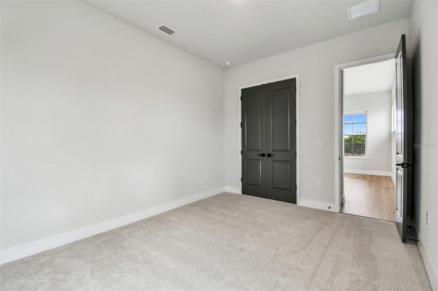 Spacious, unfurnished interior of a new home in Palmera Wellen Park - Classic Series, Venice (Image 13).