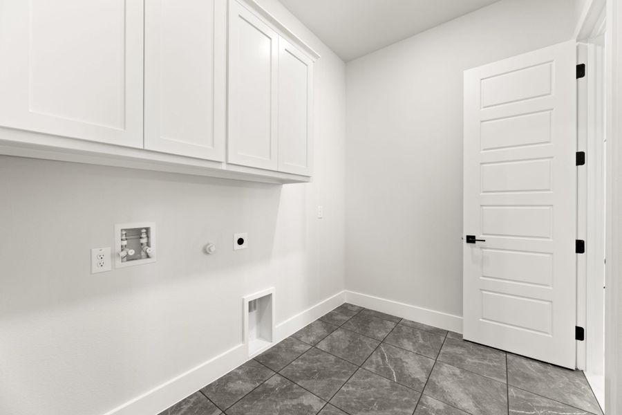 Representative unfurnished interior of a home built from the 5032 by Tradition Homes in Lakewood at Brookhollow – 60′ Lots, Prosper (Image 21).