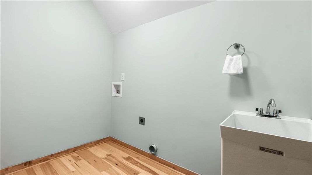 Spacious, unfurnished interior of a new home in , Ellijay (Image 34).