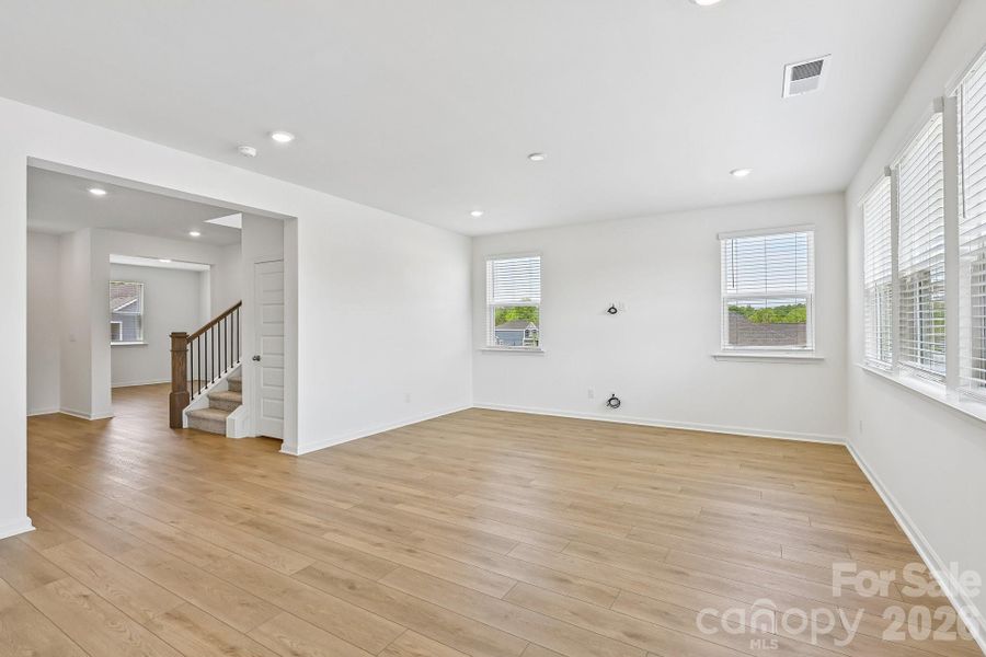 Spacious, unfurnished interior of a new home in Bella Vista Heritage, Denver (Image 19).