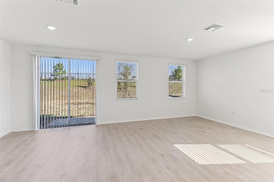 Spacious, unfurnished interior of a new home in The Reserve at Hammock Oaks Townes, Lady Lake (Image 30).